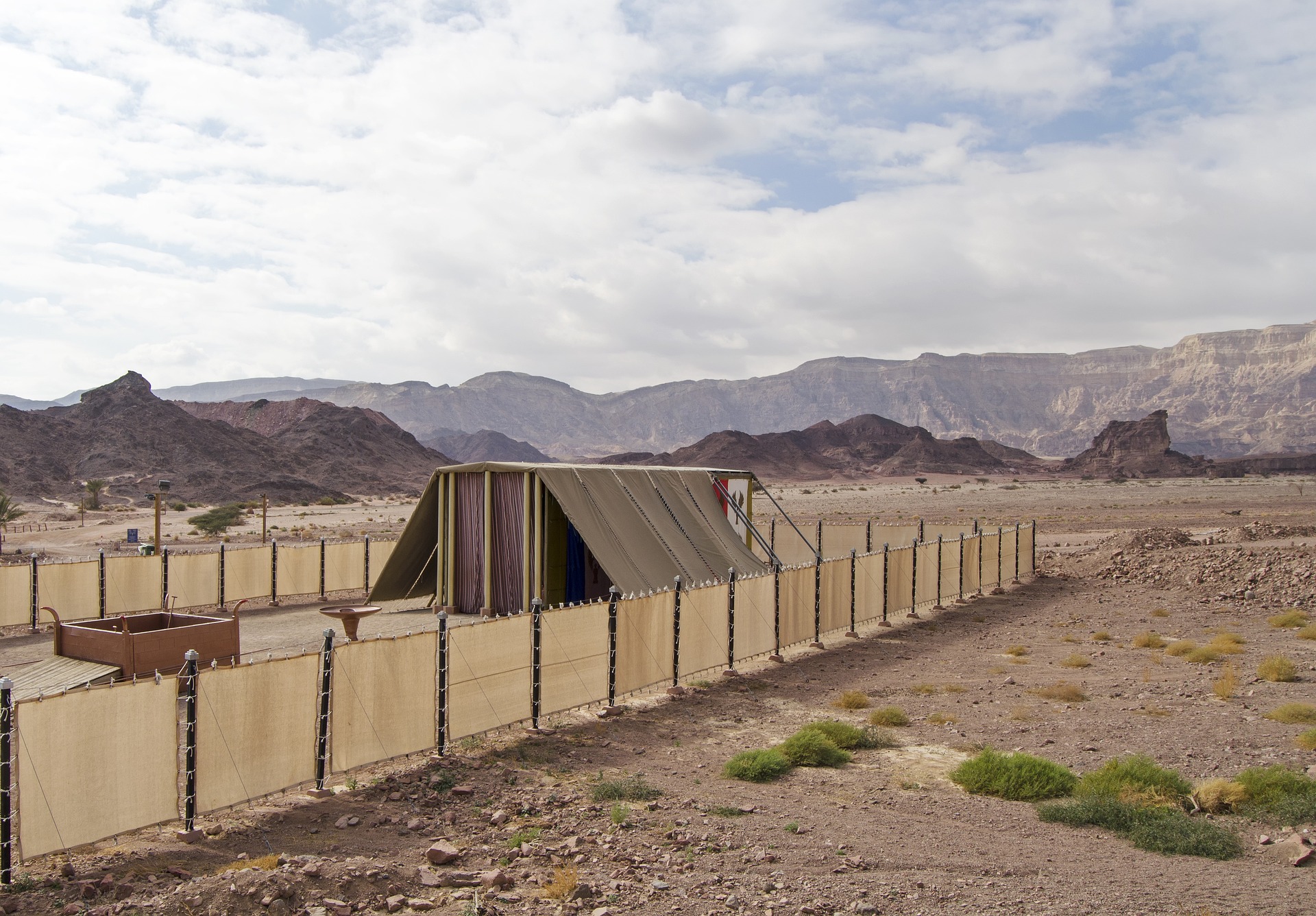 New discovery at the real Mt. Sinai – the metallurgy ovens and forms for the Tabernacle